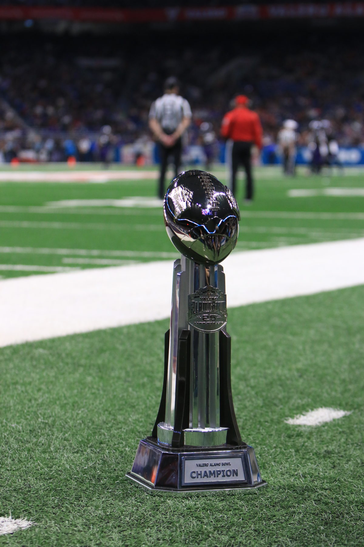 Trophy Valero Alamo Bowl