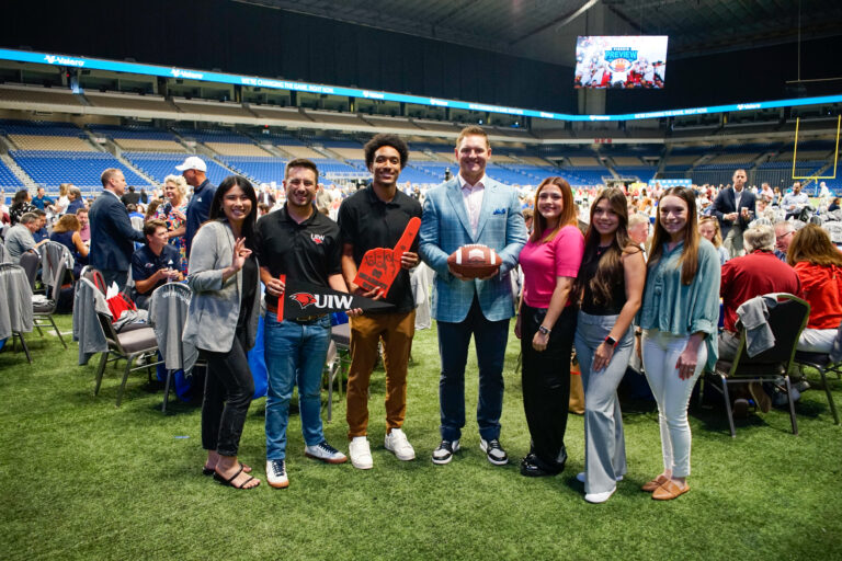 Bowl Distributes $500,000 in Scholarships